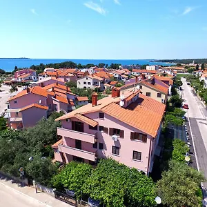 Appartamento Mira 1293, Fažana